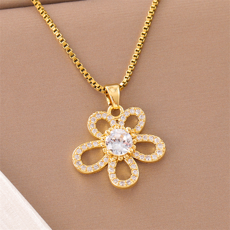 201 Stainless Steel 18K Gold Plated Sweet Enamel Plating Inlay Cross Little Bear Flower Artificial Diamond Pendant Necklace display picture 37
