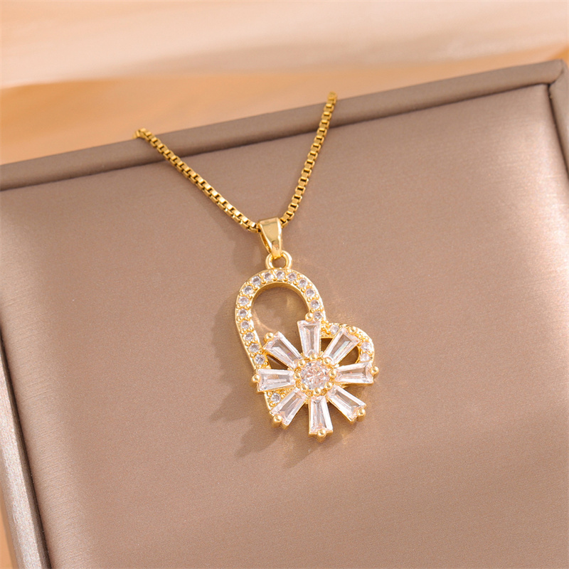 201 Stainless Steel 18K Gold Plated Sweet Enamel Plating Inlay Cross Little Bear Flower Artificial Diamond Pendant Necklace display picture 36