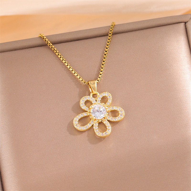201 Stainless Steel 18K Gold Plated Sweet Enamel Plating Inlay Cross Little Bear Flower Artificial Diamond Pendant Necklace display picture 40