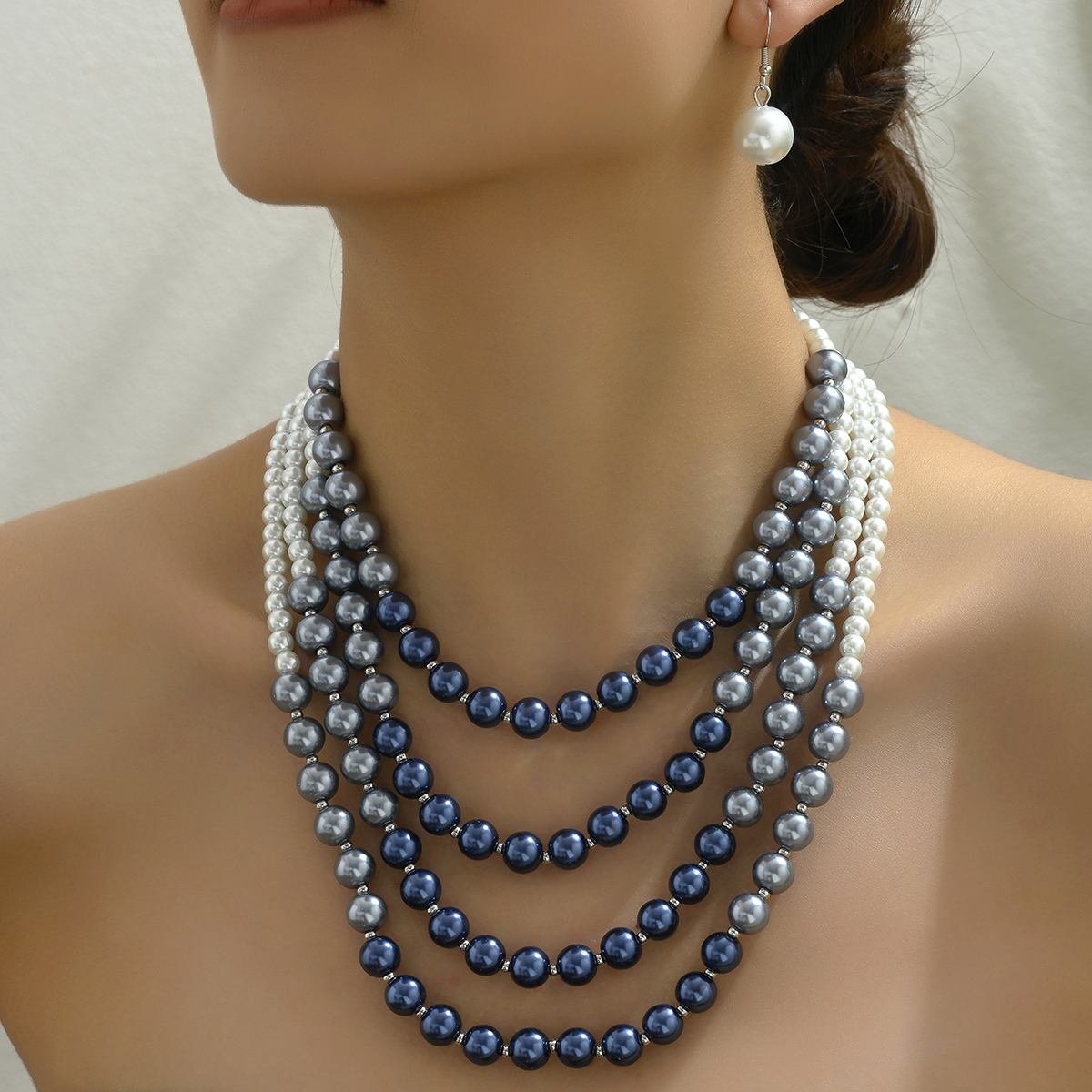 Elegant Luxuriös Dame Einfarbig Künstliche Perle Zinklegierung Perlen Frau Dreilagige Halskette display picture 2