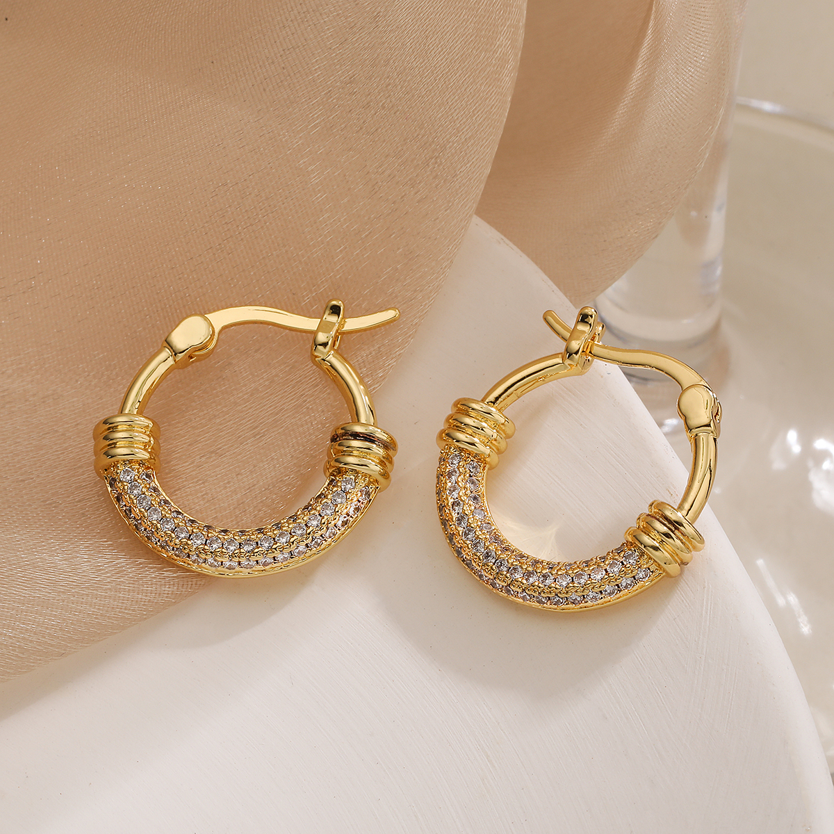 1 Pair Korean Style Geometric Plating Inlay Copper Zircon 18k Gold Plated Hoop Earrings display picture 7