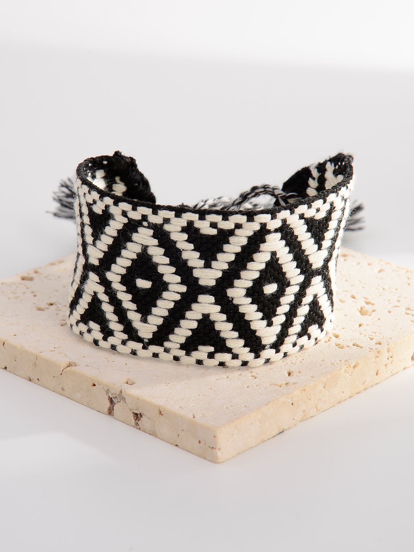 Simple Style Rhombus Rope Handmade Tassel Braid Women's Bracelets display picture 1