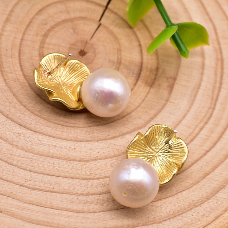 1 Pair Vintage Style Flower Plating Freshwater Pearl Copper 18k Gold Plated Ear Studs display picture 5