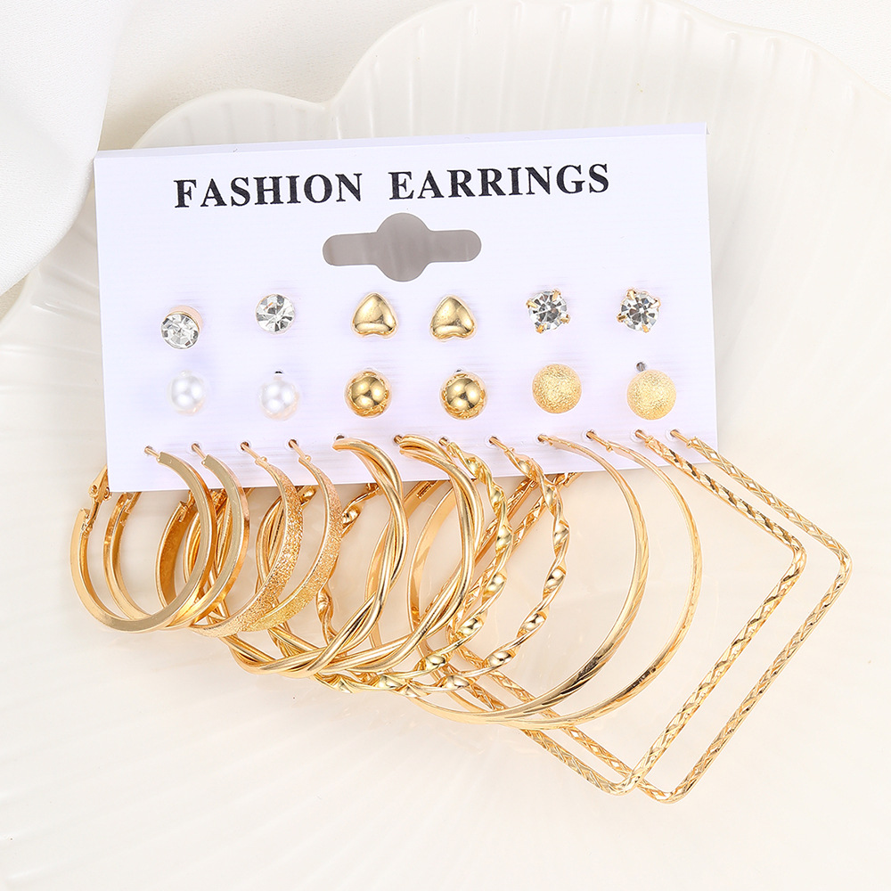 1 Set Retro Round Heart Shape Plating Alloy Earrings display picture 9