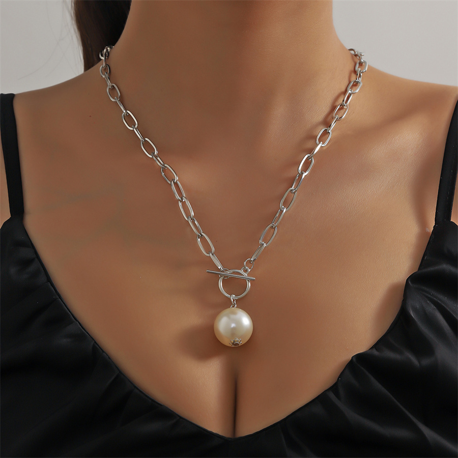 Ig Style Round Alloy Toggle Pearl Women's Pendant Necklace display picture 6