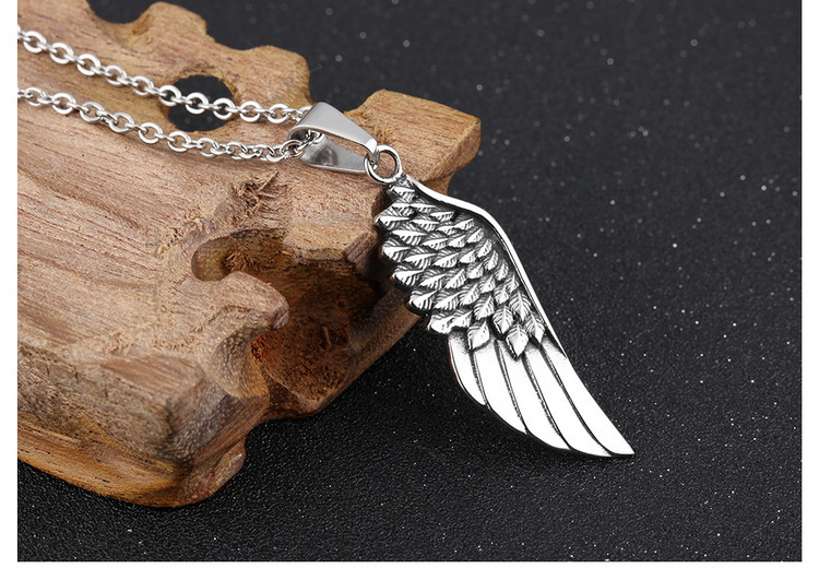 Simple Style Wings Titanium Steel Polishing Men's Pendant Necklace display picture 1