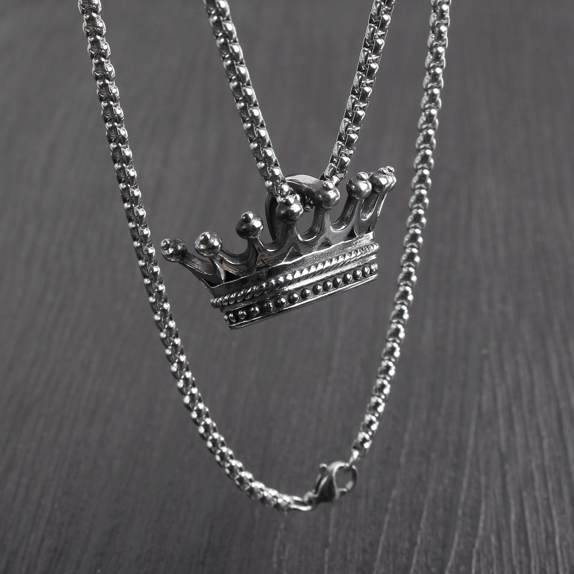 Casual Simple Style Crown Titanium Steel Plating Women's Pendant Necklace display picture 4
