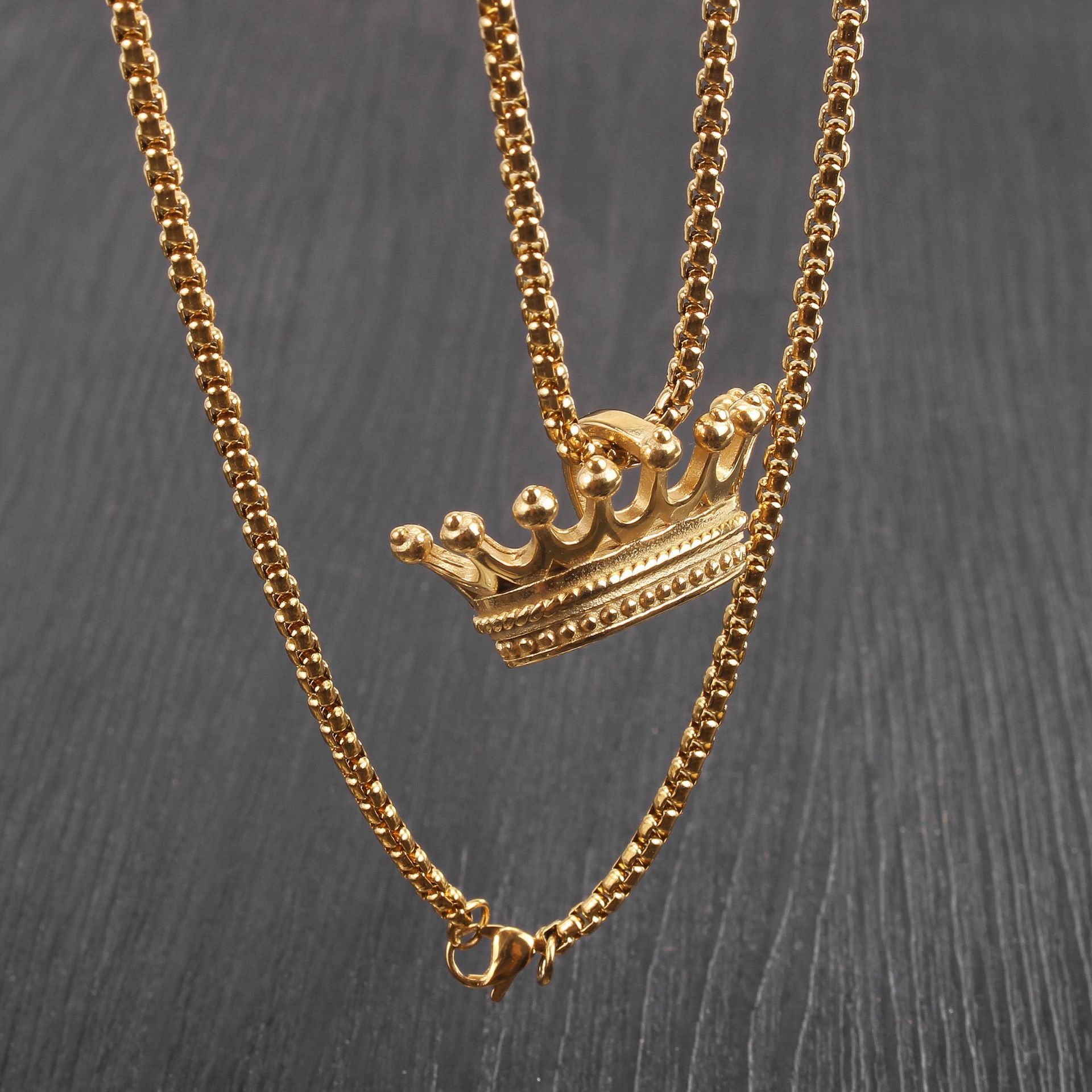 Casual Simple Style Crown Titanium Steel Plating Women's Pendant Necklace display picture 5