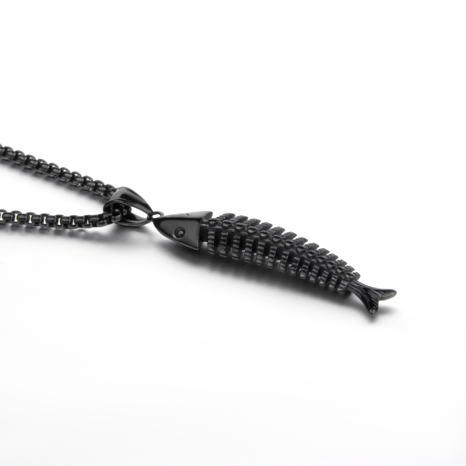 Retro Fish Bone Titanium Steel Plating Men's Pendant Necklace display picture 3