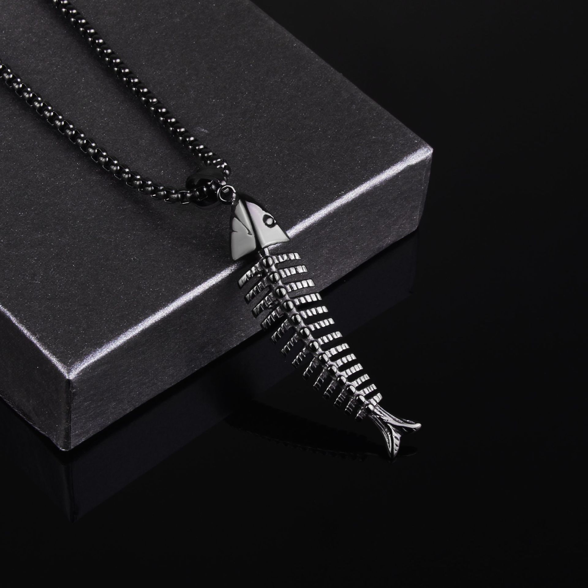 Retro Fish Bone Titanium Steel Plating Men's Pendant Necklace display picture 6