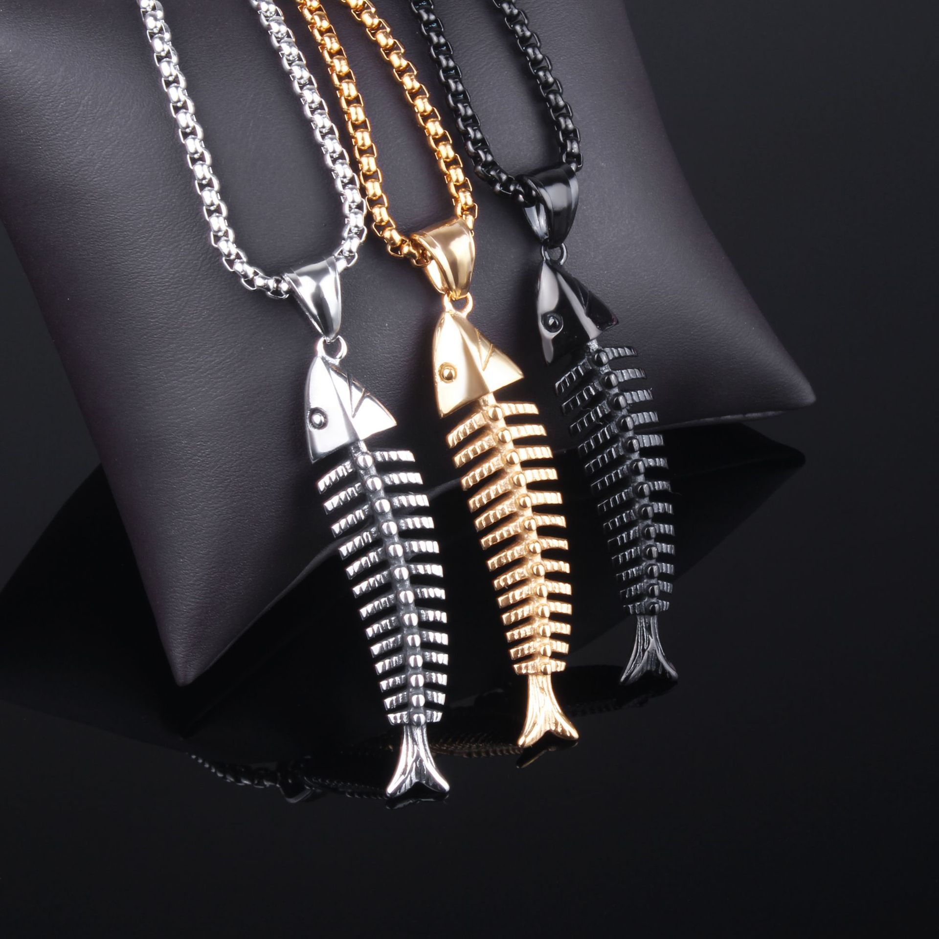 Retro Fish Bone Titanium Steel Plating Men's Pendant Necklace display picture 10
