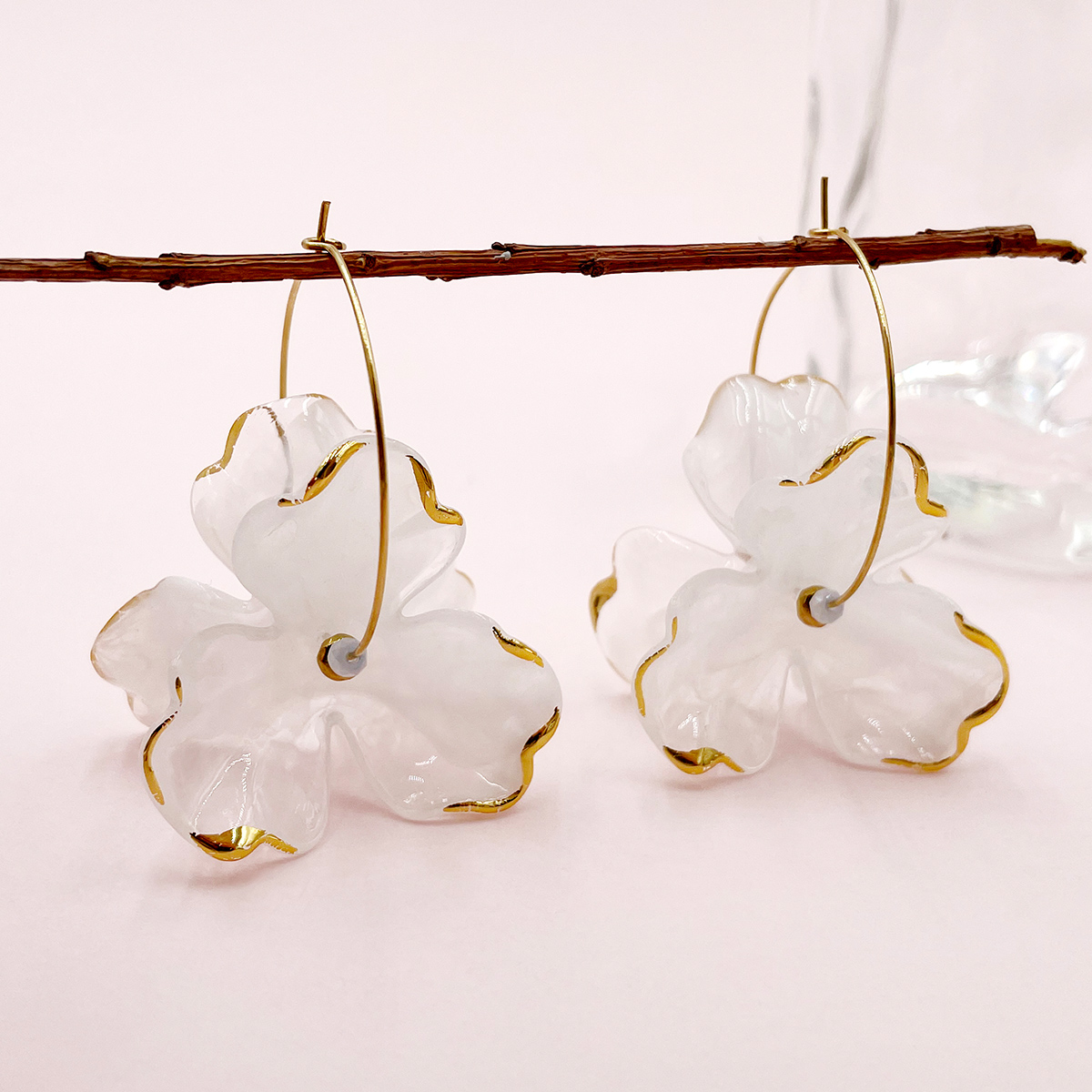 1 Pair Simple Style Commute Flower Plating 304 Stainless Steel Arylic Natural Stone Crystal Beads Gold Plated Drop Earrings display picture 1