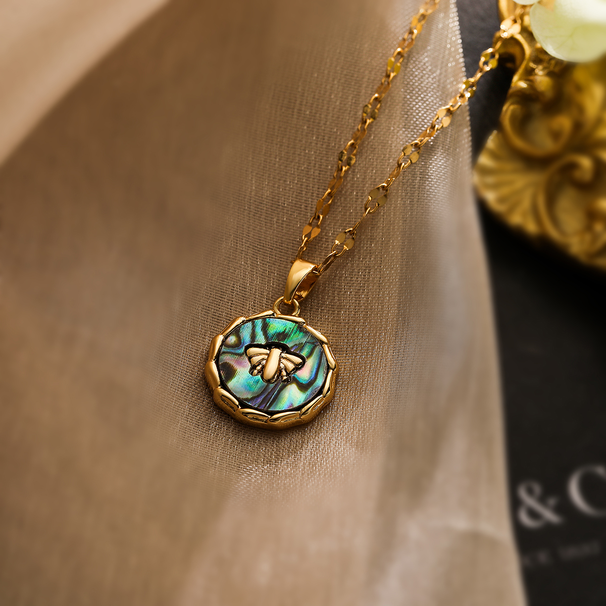 Simple Style Commute Star Bee Copper 18k Gold Plated Shell Zircon Pendant Necklace In Bulk display picture 6