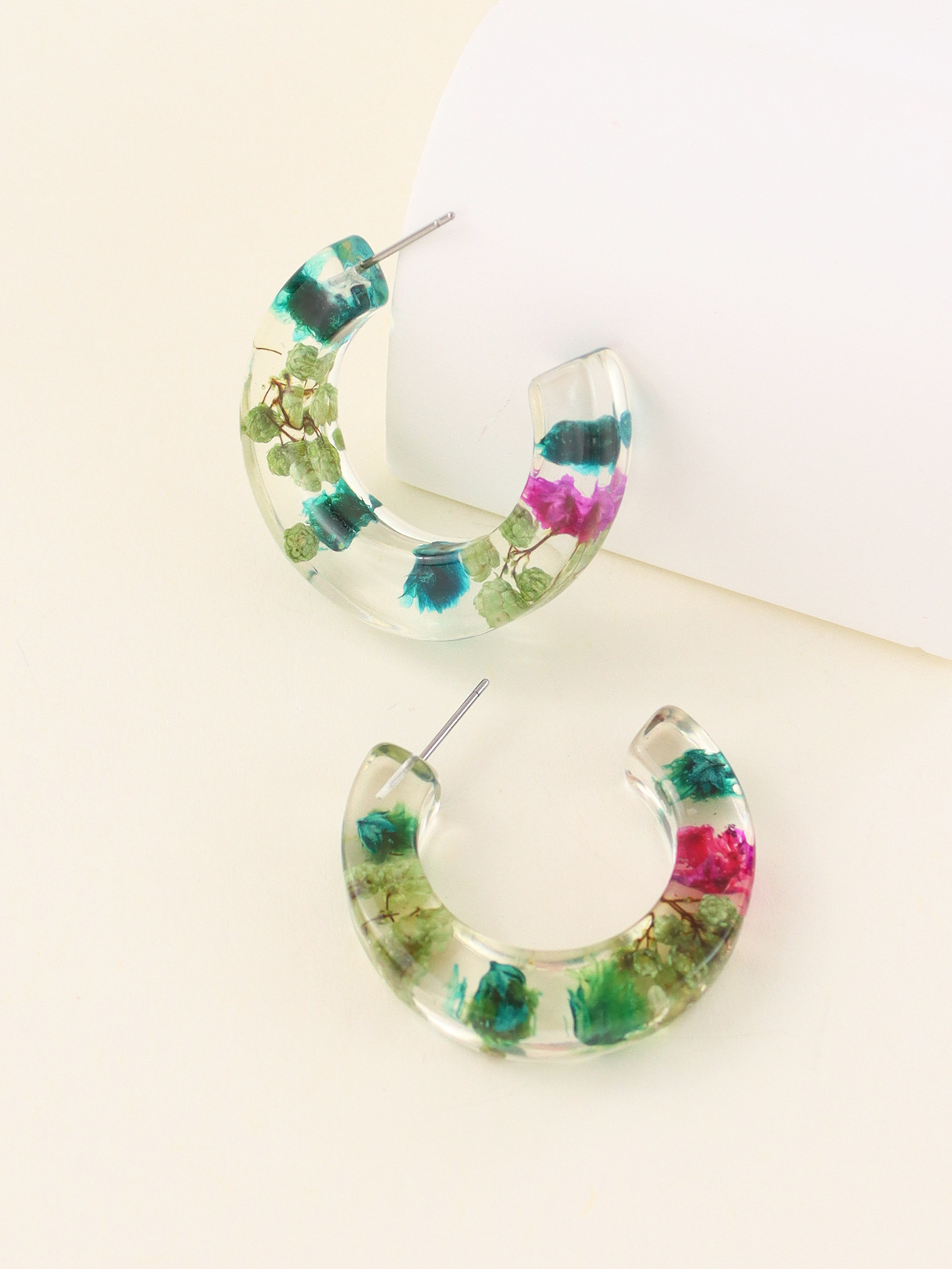 1 Pair Simple Style Flower Epoxy Resin Ear Studs display picture 19