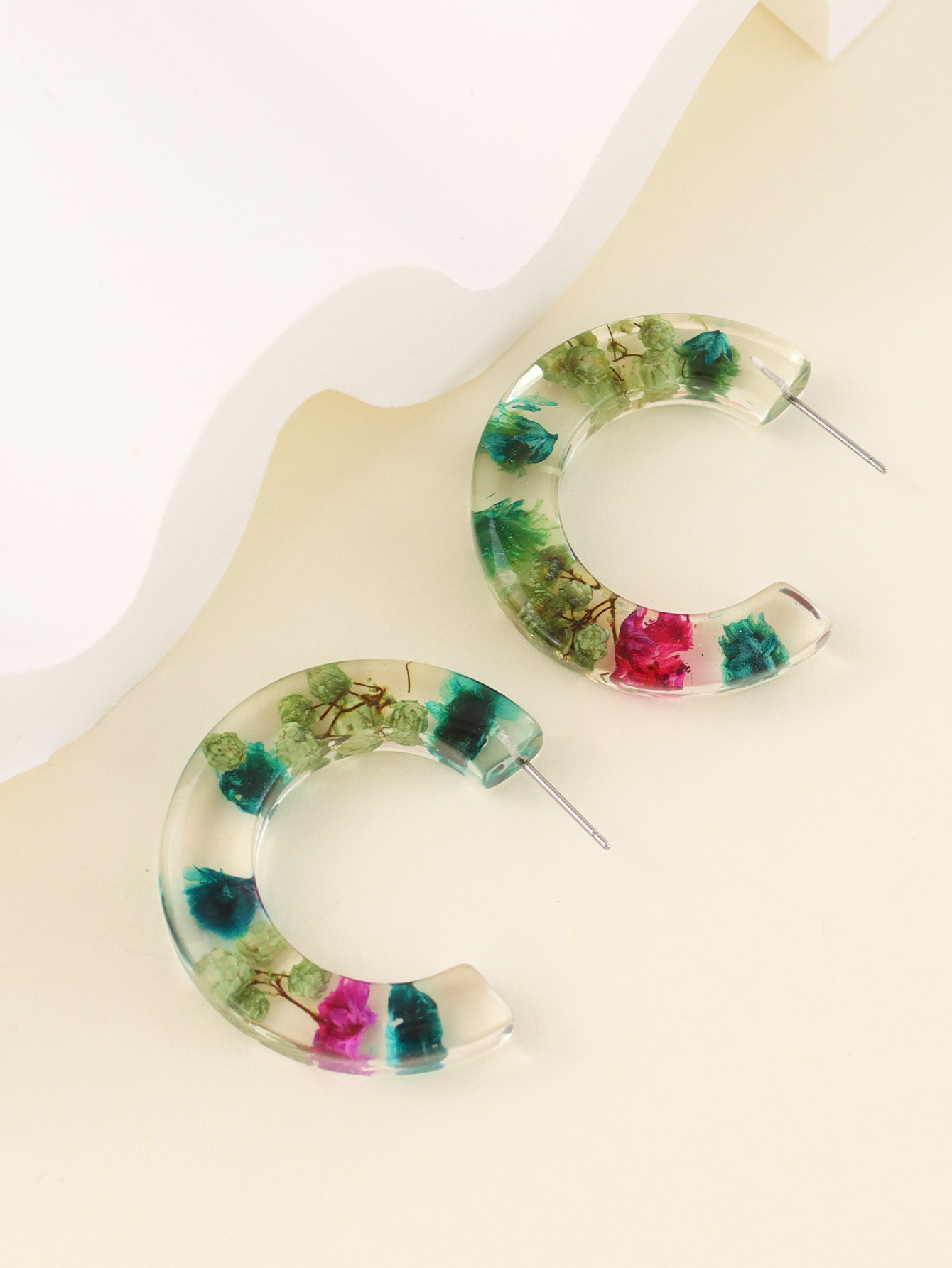 1 Pair Simple Style Flower Epoxy Resin Ear Studs display picture 20