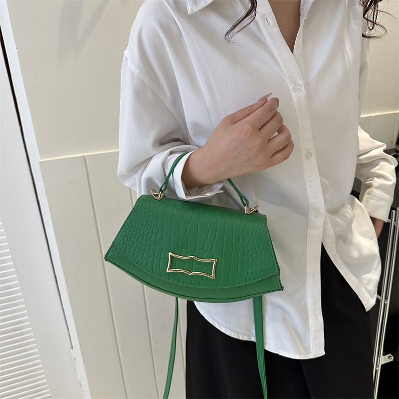Women's Pu Leather Solid Color Vintage Style Semicircle Flip Cover Shoulder Bag Handbag Crossbody Bag display picture 1