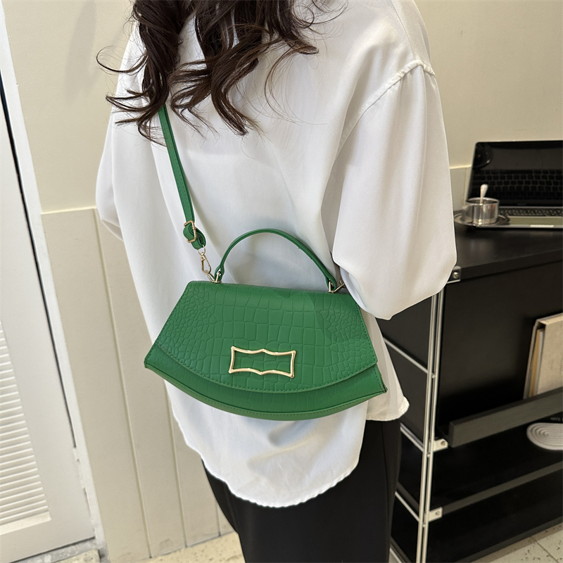 Women's Pu Leather Solid Color Vintage Style Semicircle Flip Cover Shoulder Bag Handbag Crossbody Bag display picture 6