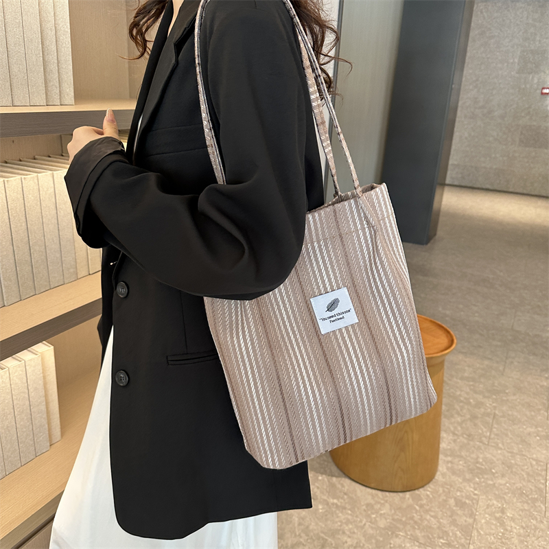 Women's All Seasons Canvas Elegant Streetwear Shoulder Bag Canvas Bag Handbag display picture 10