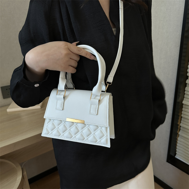 Women's Pu Leather Solid Color Elegant Streetwear Square Flip Cover Shoulder Bag Handbag Crossbody Bag display picture 4