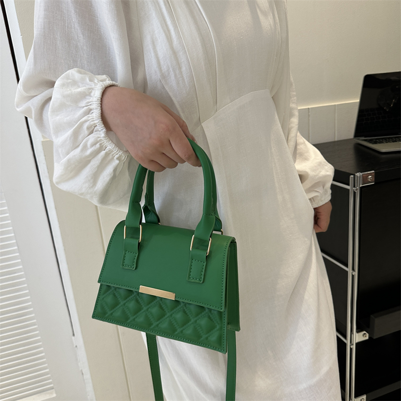 Frau Pu-leder Einfarbig Elegant Strassenmode Quadrat Flip-cover Schultertasche Handtasche Umhängetasche display picture 1