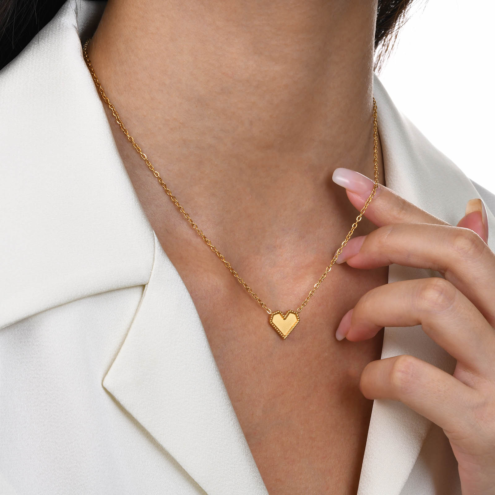 201 Edelstahl Vergoldet Einfacher Stil Herzform Halskette Mit Anhänger display picture 5