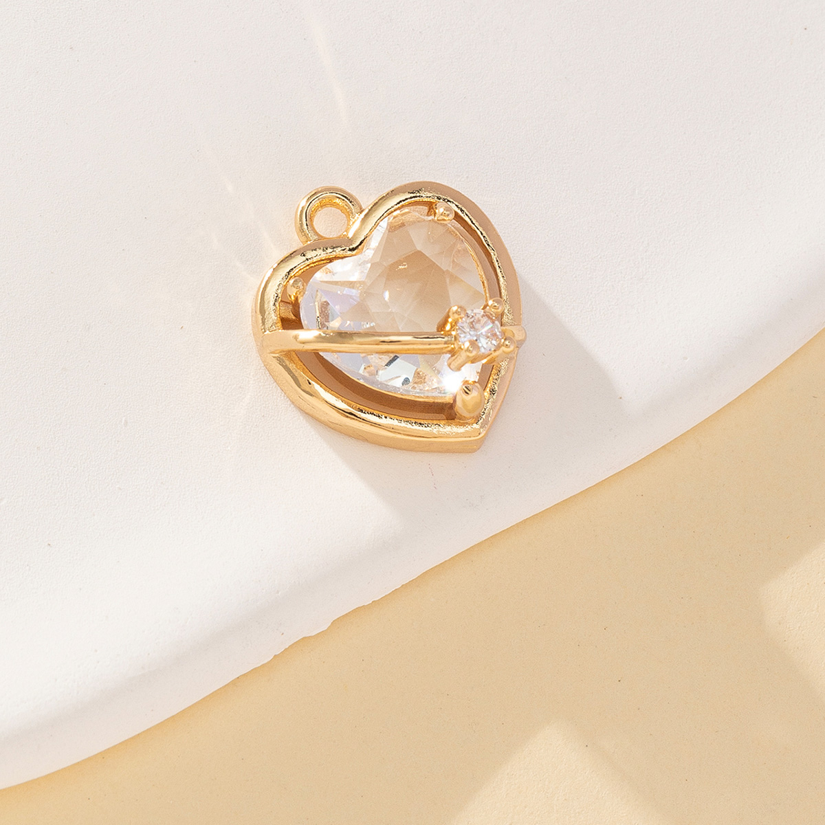 Princess Luxurious Shiny Heart Shape Glass Stone Alloy Wholesale Charms display picture 1