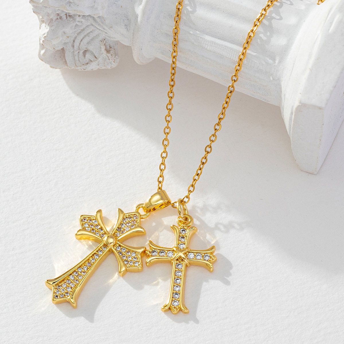 Basic Retro Cross Copper Plating Inlay Zircon Pendant Necklace display picture 1
