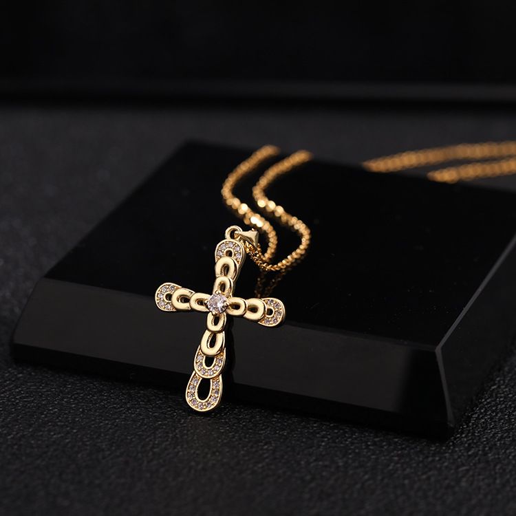 Basic Modern Style Cross Copper Plating Inlay Zircon Pendant Necklace display picture 5