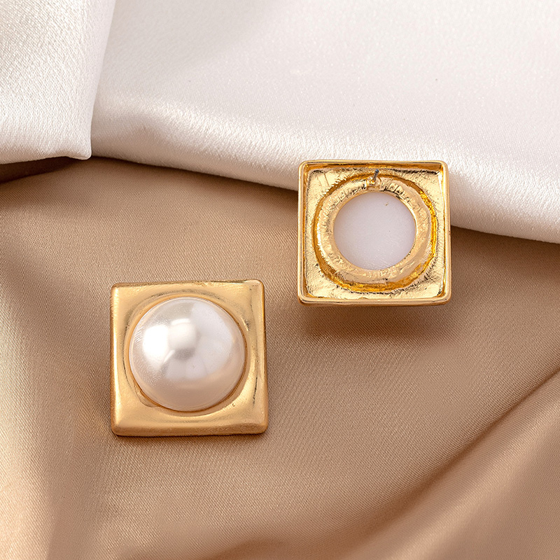 1 Pair Lady Simple Style Classic Style Square Plating Inlay Alloy Artificial Pearls 14k Gold Plated Ear Studs display picture 2