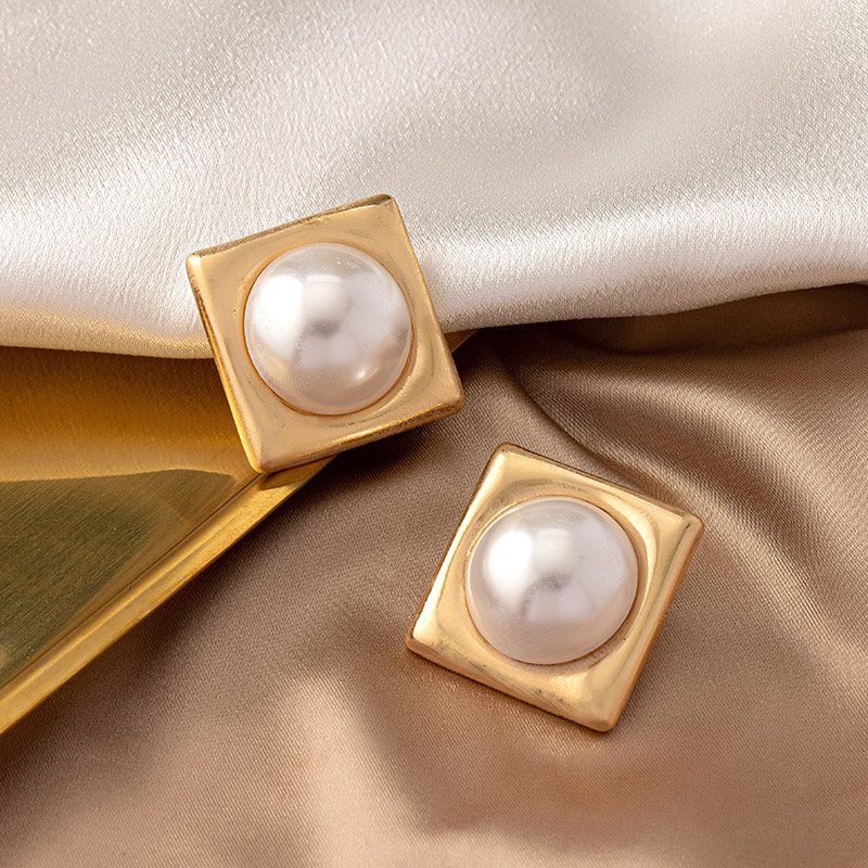 1 Paar Dame Einfacher Stil Klassischer Stil Quadrat Überzug Inlay Legierung Künstliche Perlen 14 Karat Vergoldet Ohrstecker display picture 3