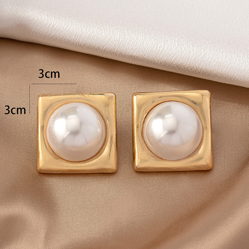 1 Paire Dame Style Simple Style Classique Carré Placage Incruster Alliage Perles Artificielles Plaqué Or 14k Boucles D'oreilles display picture 4