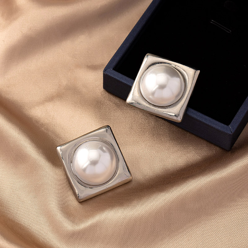 1 Pair Lady Simple Style Classic Style Square Plating Inlay Alloy Artificial Pearls 14k Gold Plated Ear Studs display picture 8