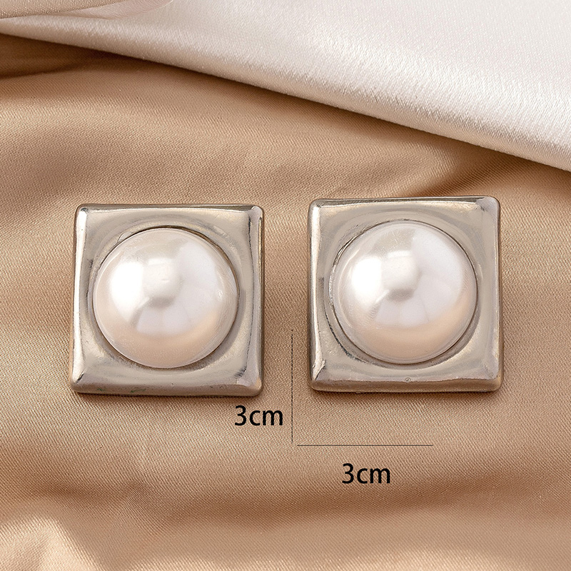 1 Paire Dame Style Simple Style Classique Carré Placage Incruster Alliage Perles Artificielles Plaqué Or 14k Boucles D'oreilles display picture 10
