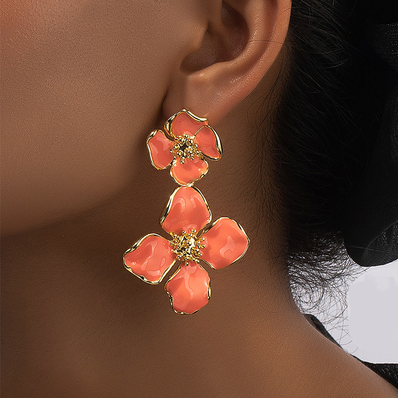 1 Pair Retro Lady Flower Enamel Plating Alloy 14k Gold Plated Drop Earrings display picture 2