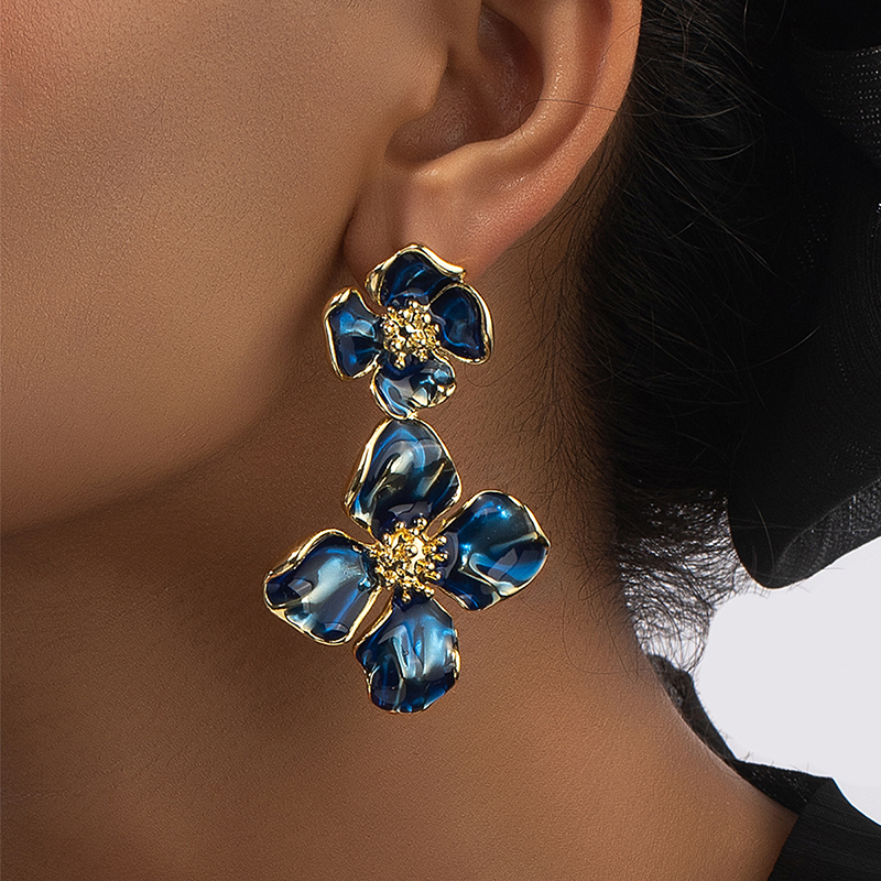 1 Pair Retro Lady Flower Enamel Plating Alloy 14k Gold Plated Drop Earrings display picture 6