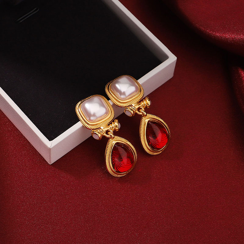 1 Pair Retro Simple Style Water Droplets Plating Inlay Copper Artificial Pearls Glass 18k Gold Plated Drop Earrings display picture 4