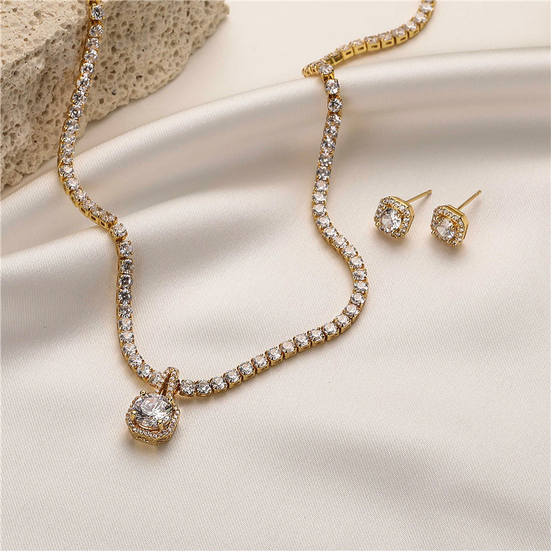 Lässig Elegant Einfacher Stil Quadrat Kupfer Überzug Inlay Kupfer Zirkon 18 Karat Vergoldet Ohrringe Halskette display picture 1