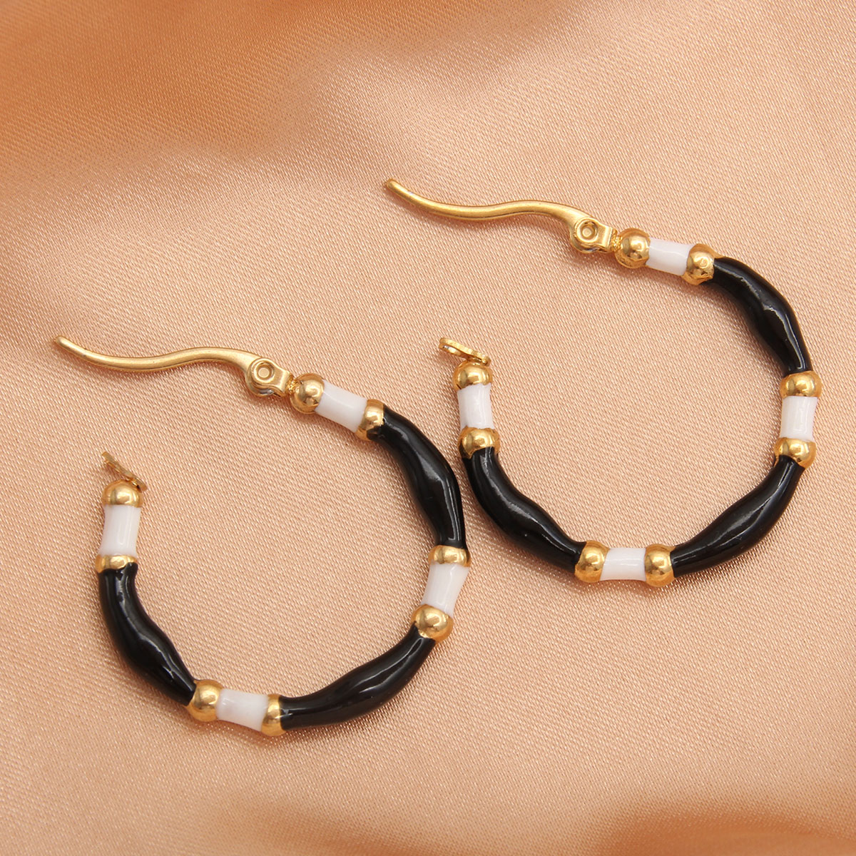 1 Pair IG Style Casual Simple Style Round Enamel Plating 304 Stainless Steel Gold Plated Earrings display picture 5