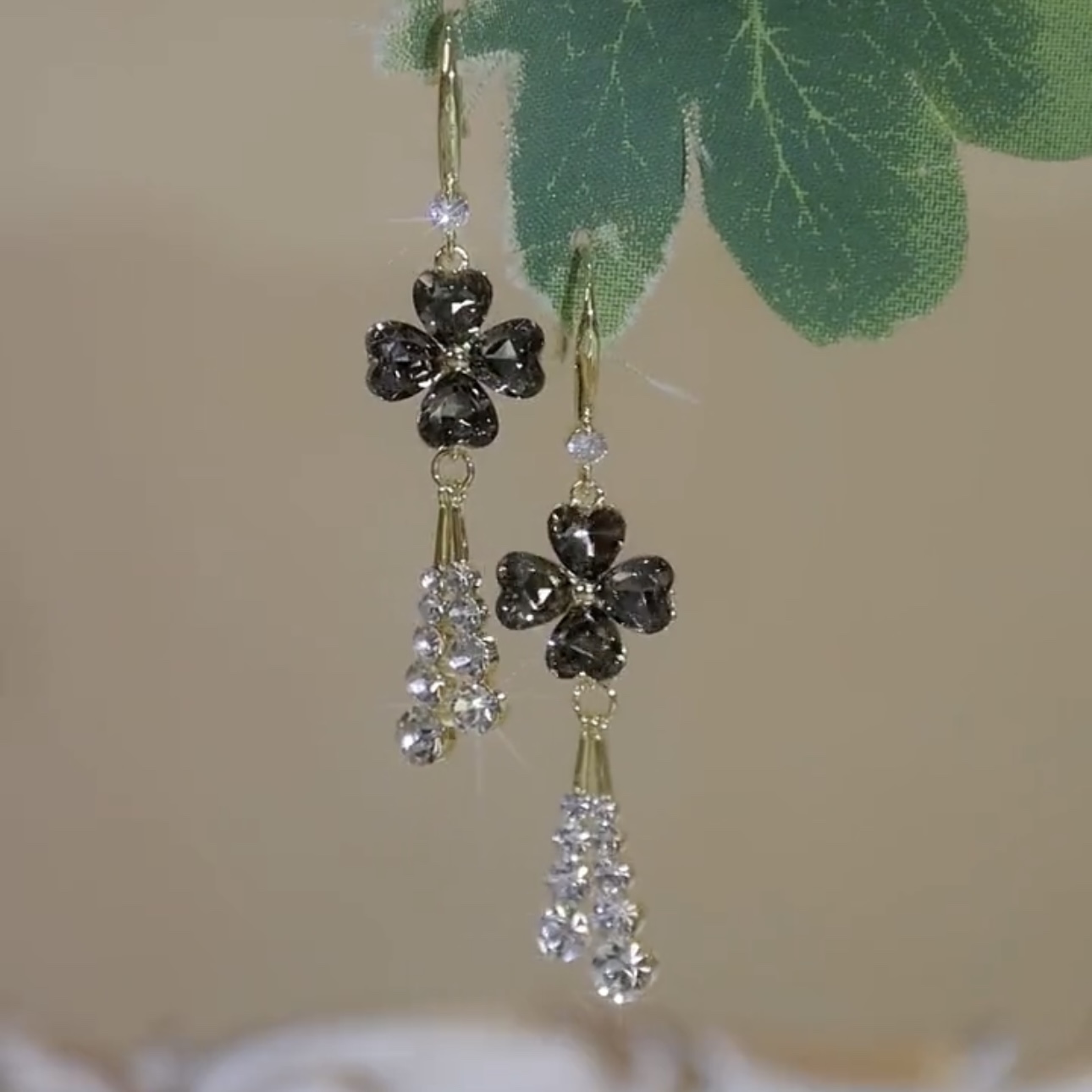 1 Pair Korean Style Four Leaf Clover Heart Shape Inlay Alloy Artificial Gemstones Drop Earrings display picture 4