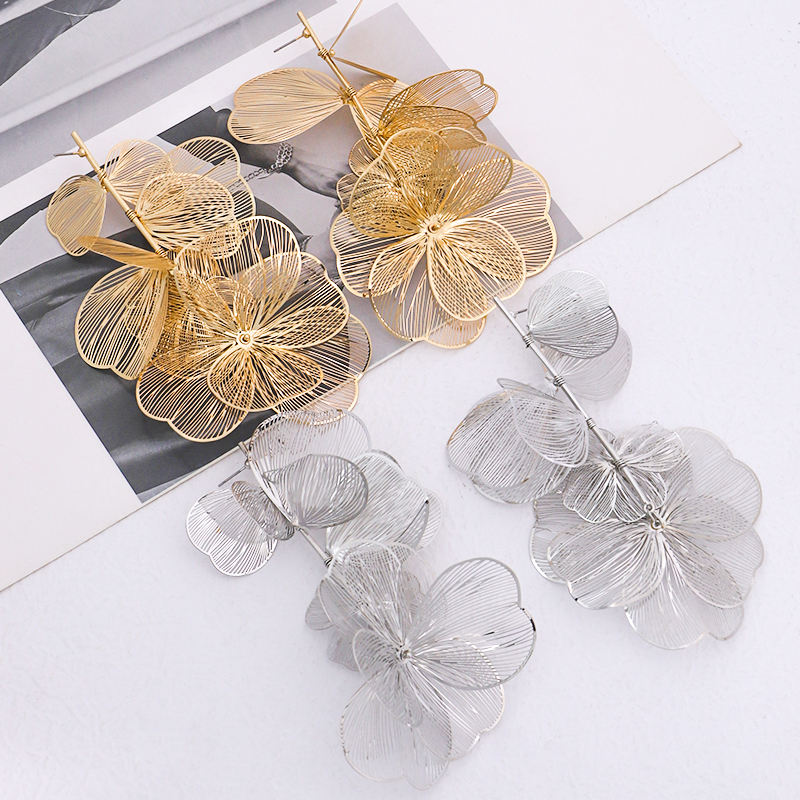 1 Pair Vintage Style Exaggerated Flower Plating Alloy Drop Earrings display picture 2