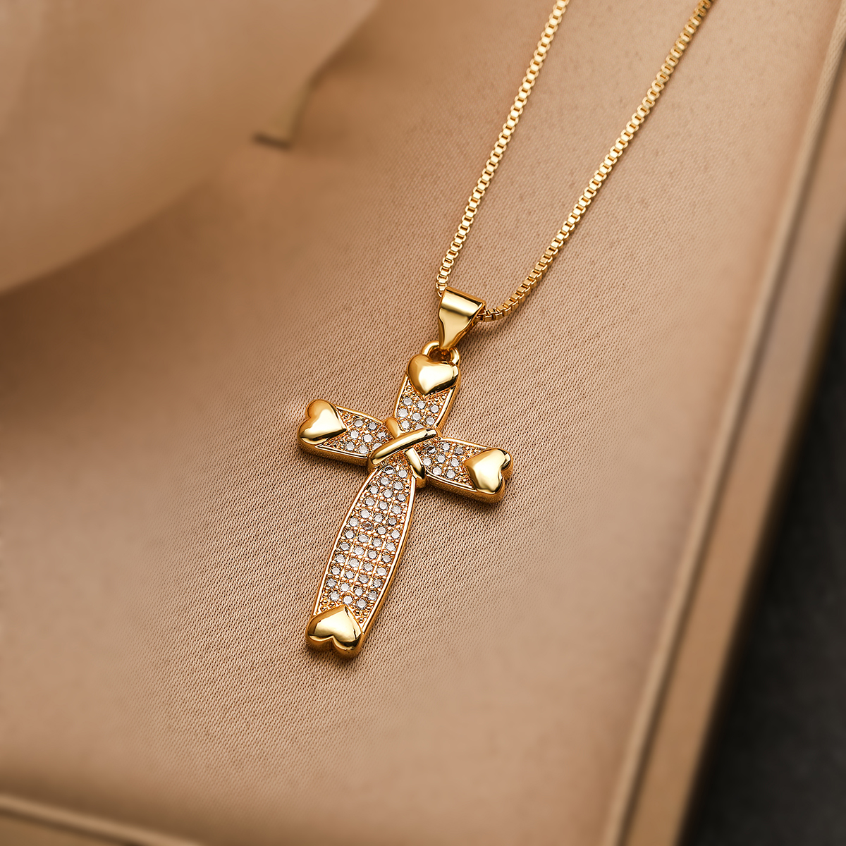 Simple Style Commute Cross Copper 18k Gold Plated Zircon Pendant Necklace In Bulk display picture 4