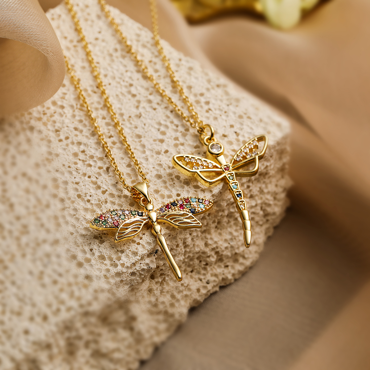 Einfacher Stil Pendeln Libelle Kupfer Überzug Inlay Zirkon 18 Karat Vergoldet Halskette Mit Anhänger display picture 5