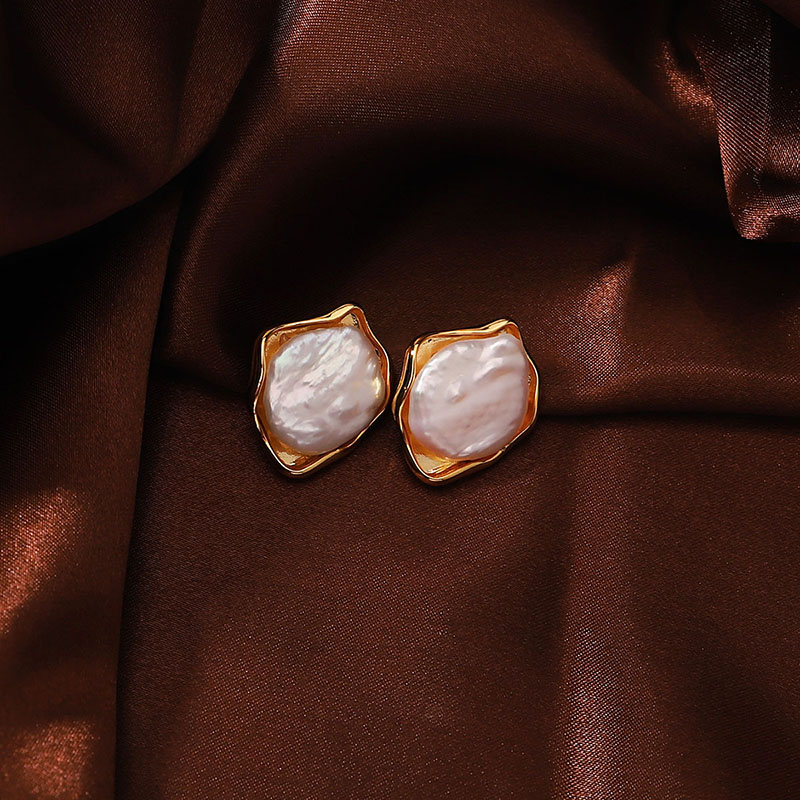 1 Pair Elegant Baroque Style Simple Style Irregular Plating Inlay Copper Pearl 18k Gold Plated Ear Studs display picture 2