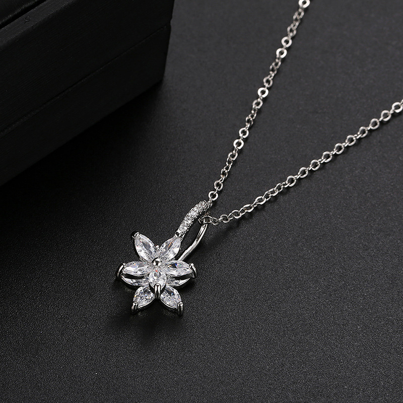 Wholesale Simple Style Flower 304 Stainless Steel Copper Plating Inlay Rhodium Plated Zircon Necklace Pendant display picture 5