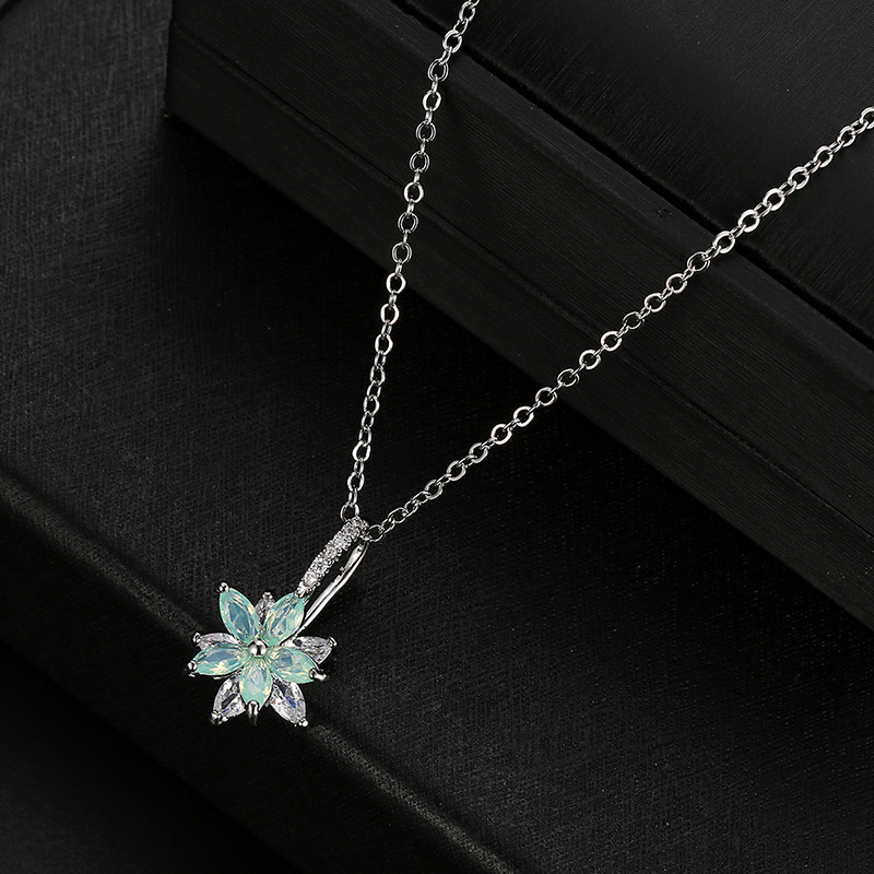 Wholesale Simple Style Flower 304 Stainless Steel Copper Plating Inlay Rhodium Plated Zircon Necklace Pendant display picture 2