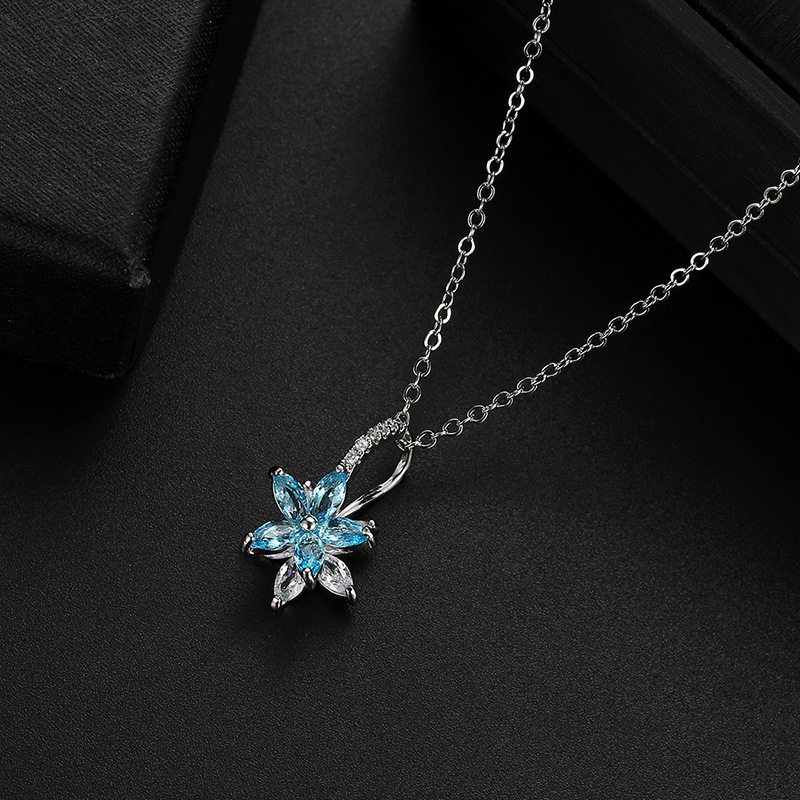 Wholesale Simple Style Flower 304 Stainless Steel Copper Plating Inlay Rhodium Plated Zircon Necklace Pendant display picture 7