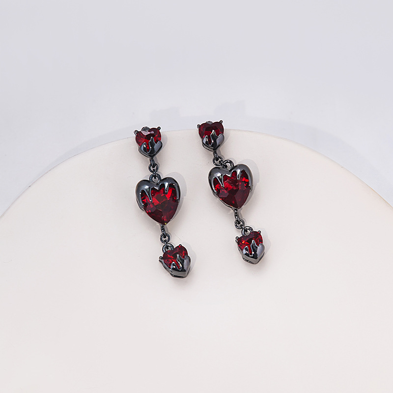 1 Pair Gothic Streetwear Cool Style Heart Shape Inlay Alloy Zircon Drop Earrings display picture 1