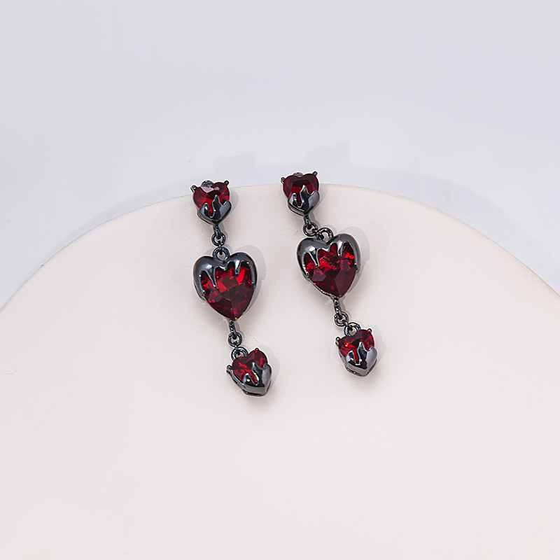 1 Paire Gothique Vêtement De Rue Style Cool Forme De Cœur Incruster Alliage Zircon Boucles D'oreilles display picture 1