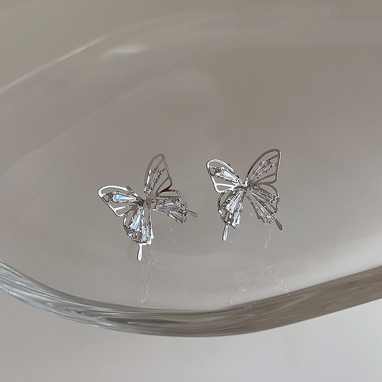 1 Pair Lady Pastoral Shiny Butterfly Inlay Alloy Artificial Diamond Ear Studs display picture 3