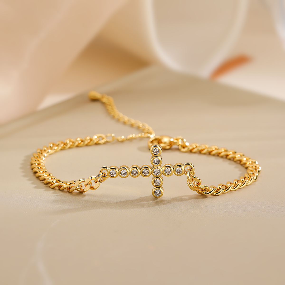 Simple Style Commute Cross Copper 18k Gold Plated Zircon Bracelets In Bulk display picture 3